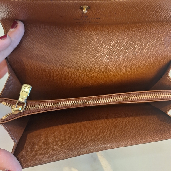 NWOT Louis Vuitton Sarah Brown Leather Monogram Wallet. EUC - Picture 3 of 4